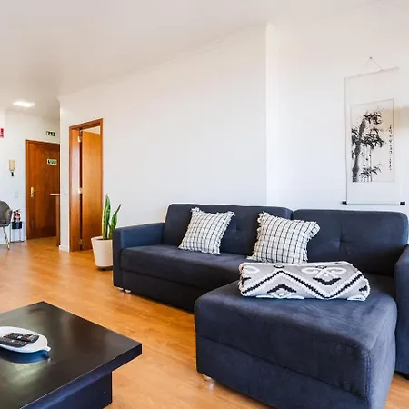 Gueatready - Ocean View Retreat In דירה